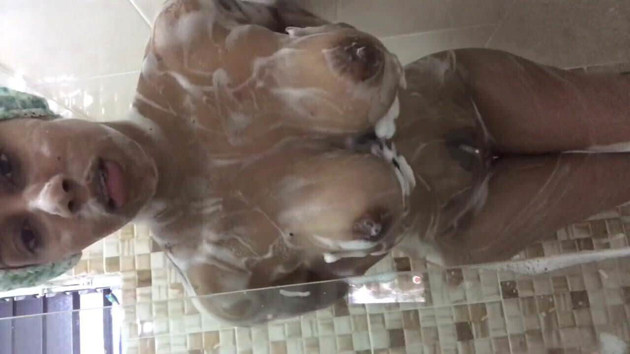 KKathy phat spread shower play