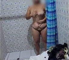 CAMARA OCULTA VECINA MADURA VENEZOLANA EN LA DUCHA