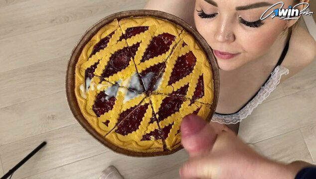 Ёбаный Зумер Обкончал Пирог!Мне Понравилась Сперма Вкус^_^