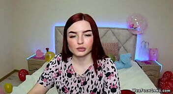 Solo redhead amateur babe have fun on webcam