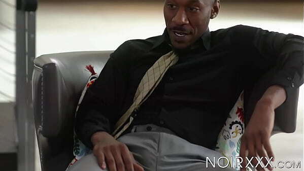 Muscle stud Casey Everett barebacked Deep Dicc before