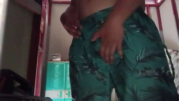 masturbating goes creampie