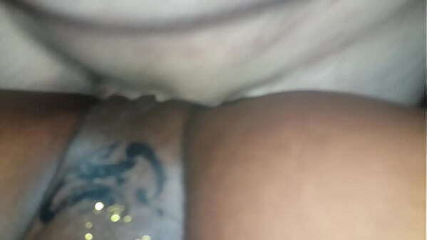 Homem fode garota desconhecida noite Carnaval