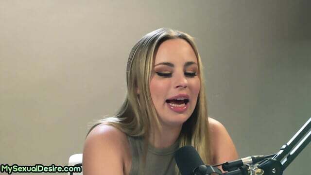 Curvy chubby cunt fingering herself