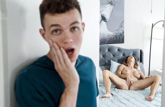  Busty babe Summer Stevens gets pleasure from intensive fuck 