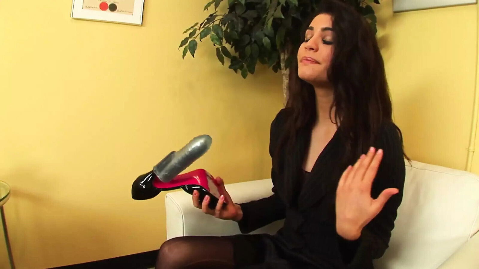 Paola experienced brunette woman Latin origins