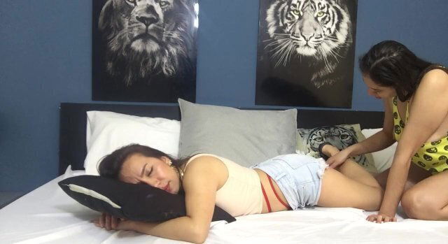 INCIDEN GIRLFRIEND HAVE GIVE PUSSY LICK.