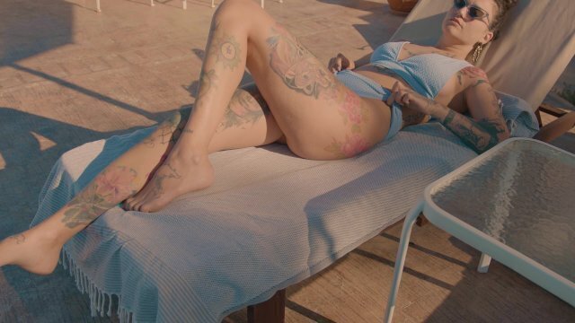 LUCKY POOL CLEANER GETS FUCK HORNY HOUSEWIFE