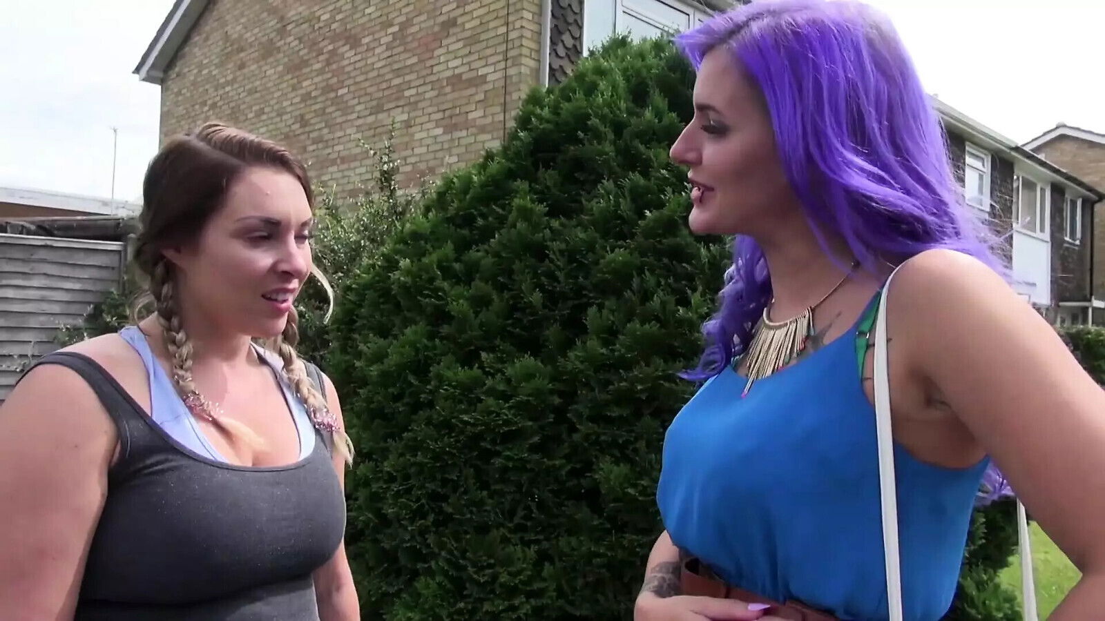 Tattooed Alexxa Vice gets warm load boobs