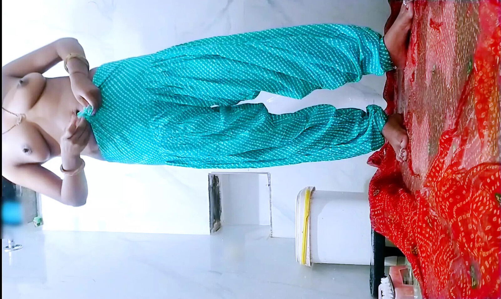 sexy young college girl bathroom. Chut pyash ungi bujhati