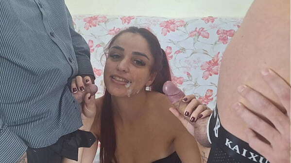 Esposa deixa marido amigo masturbar ela!