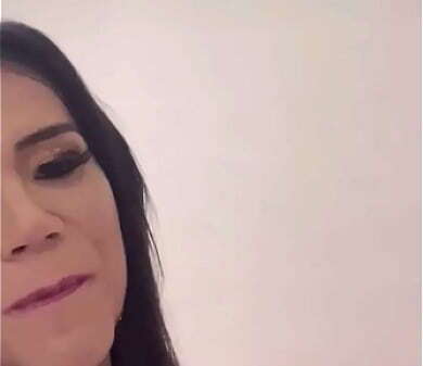 Tomando duas leitadas estranhos antes balada