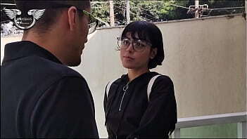 Menina Safada vai alugar casa e paga aluguel com a buceta