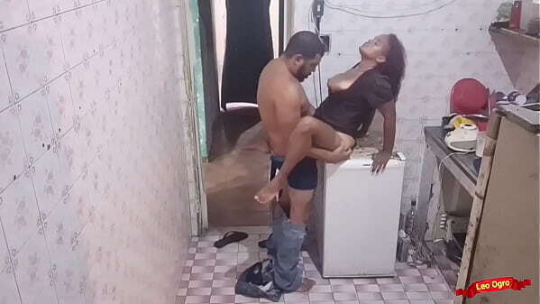 Comendo empregada...