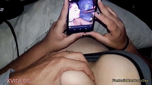 hermanastra curiosa estaba viendo tiktoks porno deja tocarle grandes tetas para cuente nada