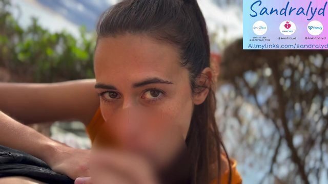 Bióloga marina saca semen boca