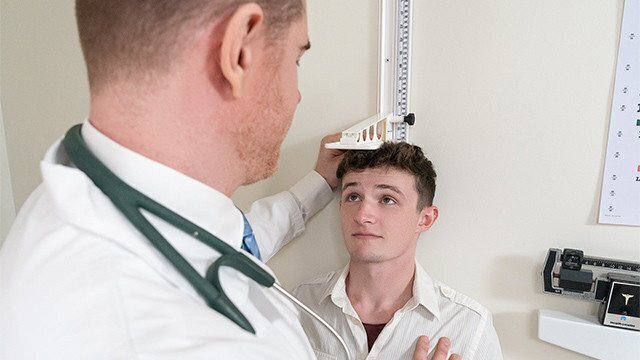 FunSizeBoys Young patient Grant Ducati fucked tall DILF doctor