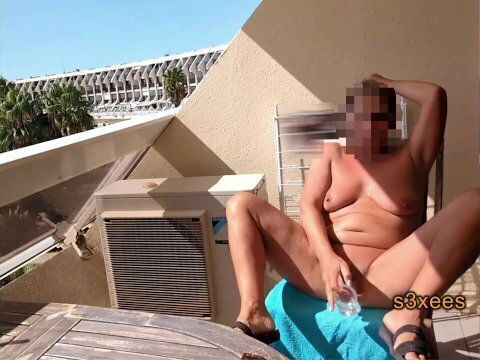 gode suce bite balcon d'Agde public