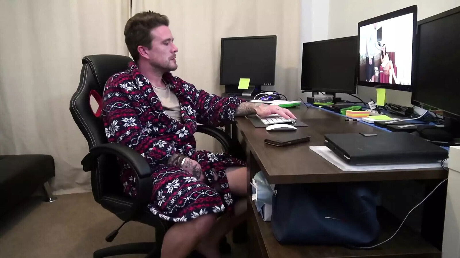 Tattooed Jess Scotland sprayed face from Luke Hotrod.mp4