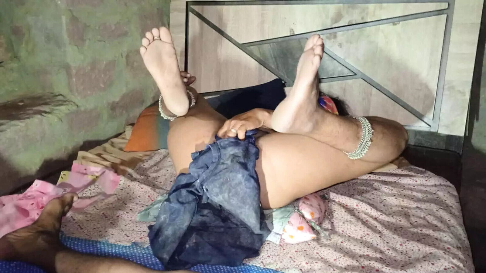 Dhire daliye, virgin Desi school girl talking dirty hindi losing virginity