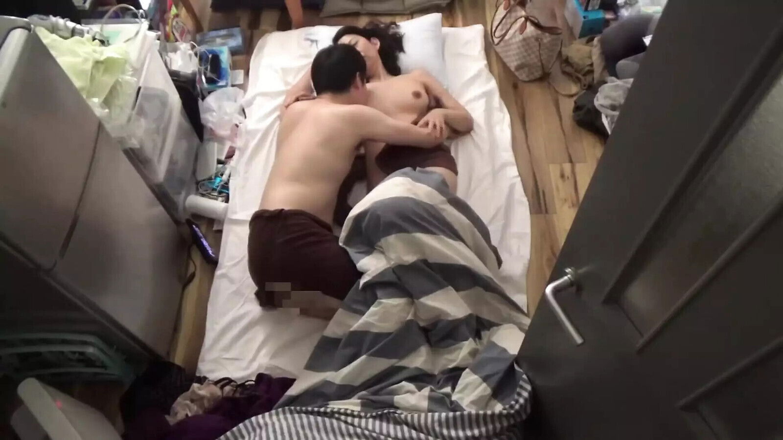 Beautiful MILFs Only: Picking Ordinary Ladies Hanging Around Streets Vol.