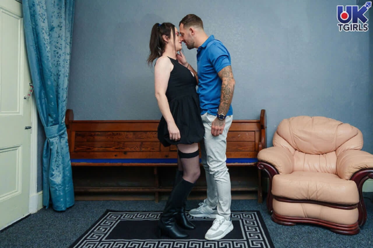 GROOBY CLUB English fucks Irish Tgirl with lots love