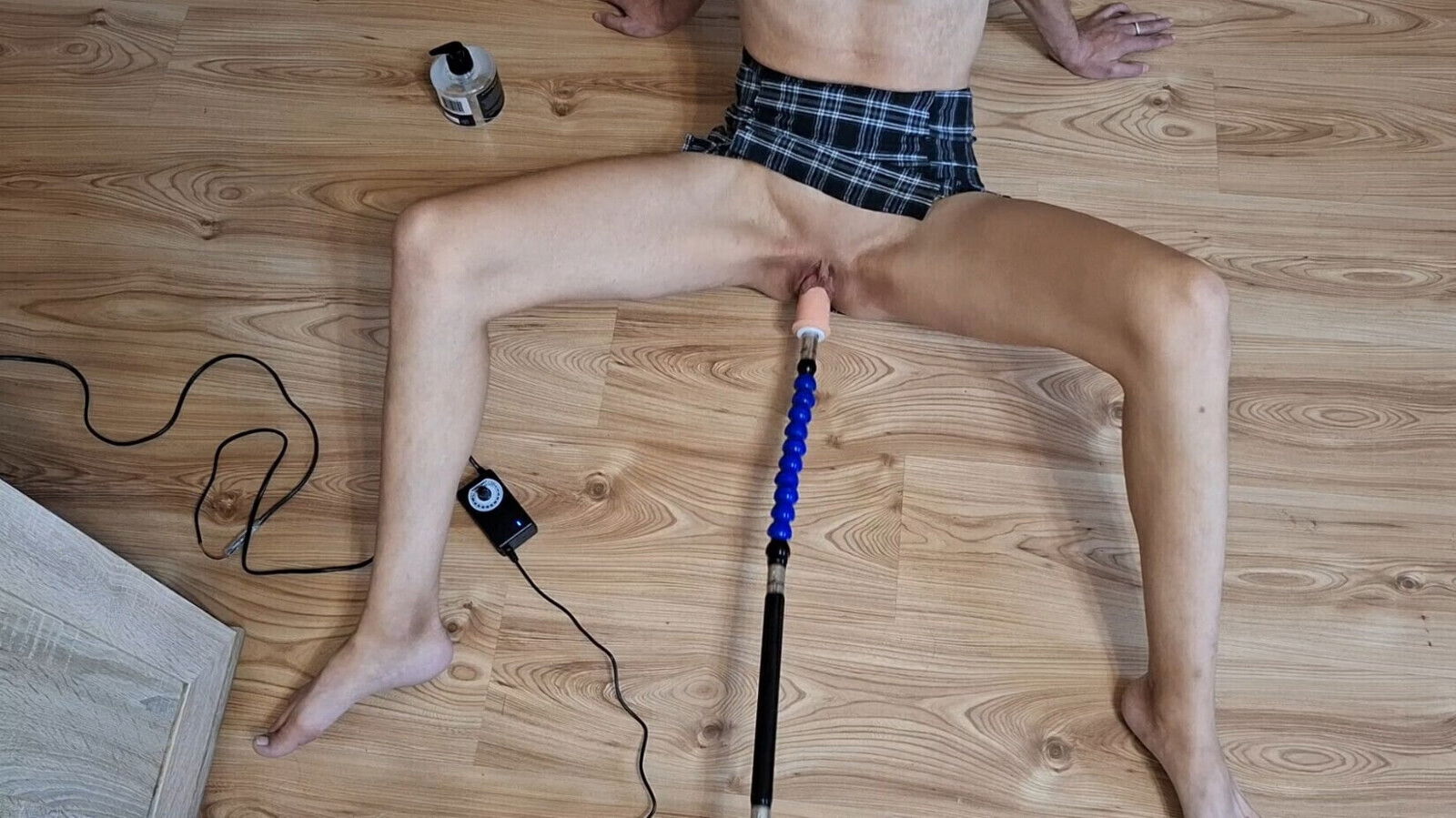 machine fucks pussy skinny, orgasm