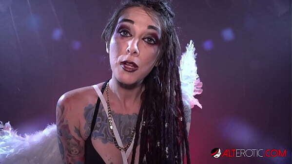 Sully Savage rides Tremor while being interviewed