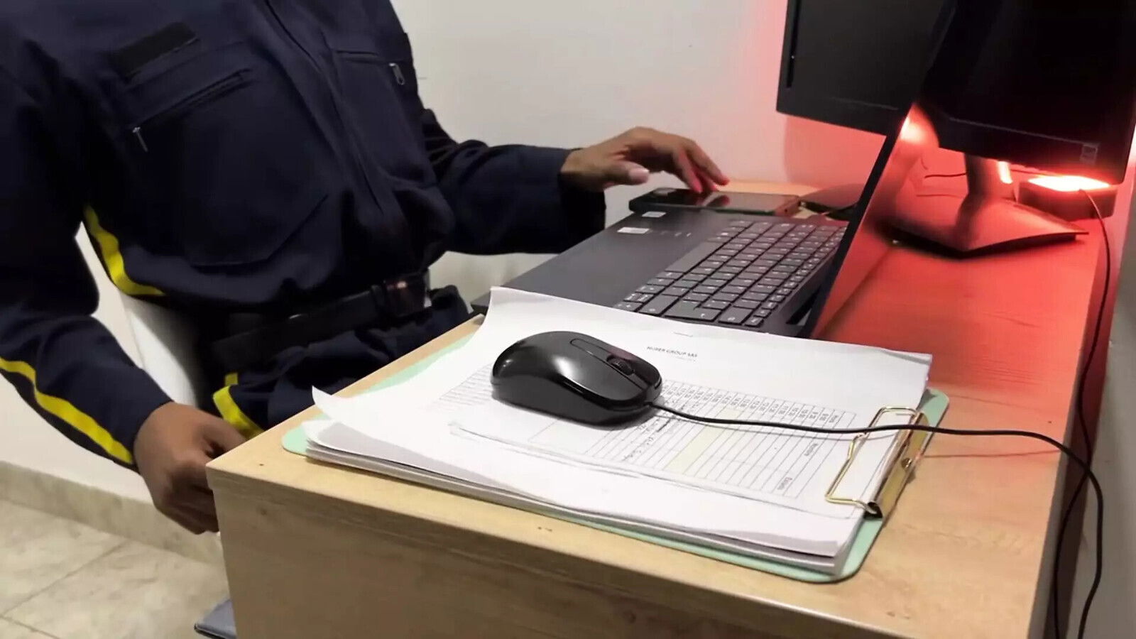 convince security guard building record porn video goes wrong)