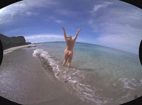 video girl with peeing public beac