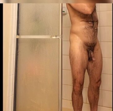 HAIRY MUSCLE BEAR FLEXING COMPILATION!