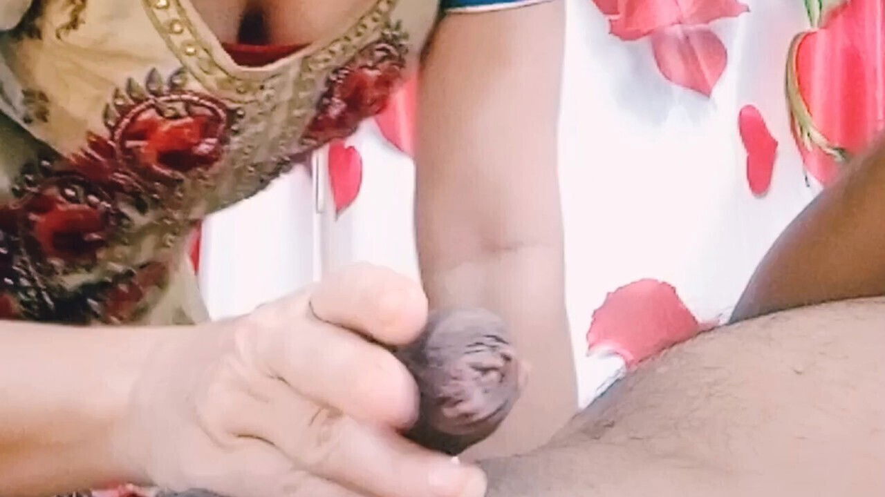 Kinky milf gives amazing close-up blowjob