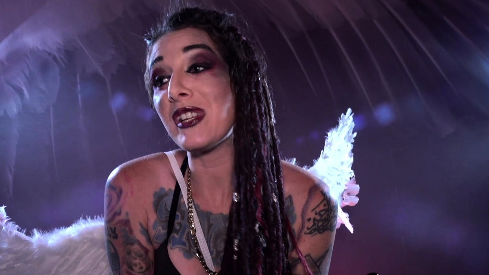 Sully Savage rides Tremor while being interviewed