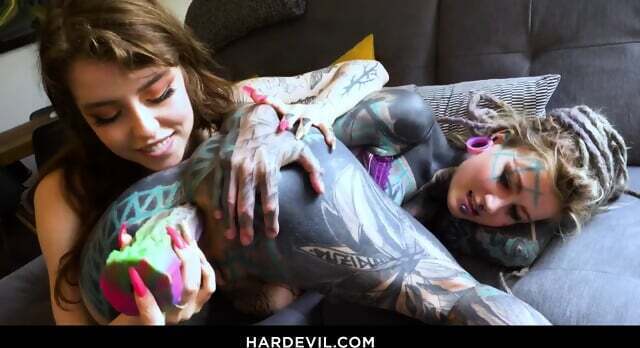 Freaky Threesome With Anuskatzz