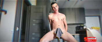 瘦瘦的小伙子帶著大量的奶油精液