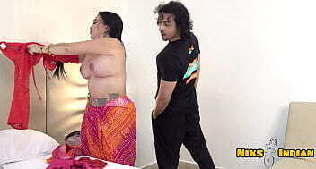 भाभी मां की साड़ी ब्लाउज उतार कर देवर ने उनकी गाँड़ और चूत चोद दिया.