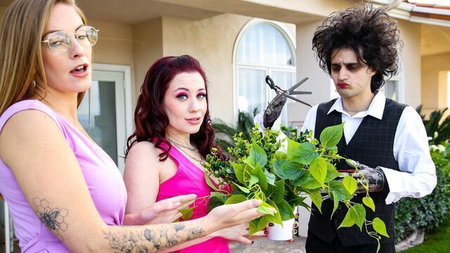  Jessica Ryan and Annie King are enjoying this shared young boyfriend 