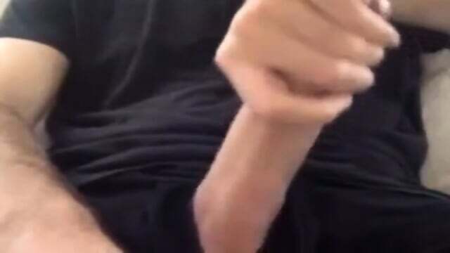 Muscular amateur strokes hard with thick bellend