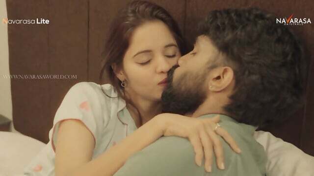 COUPLES CLOSE TOGETHER.