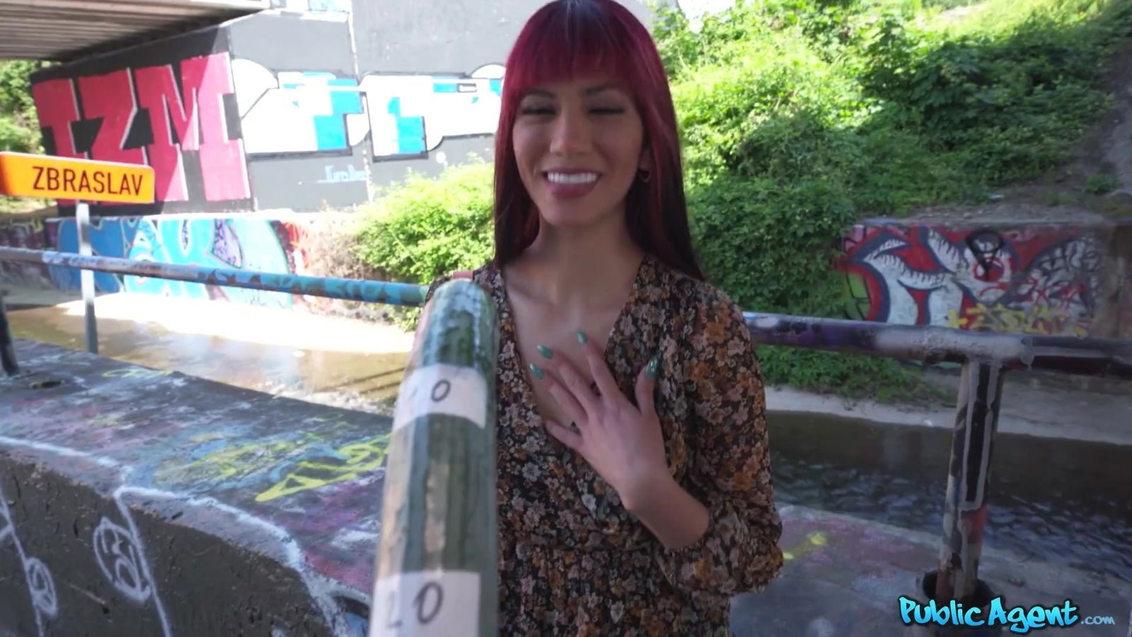 Redhead Yenifer Chacon risky outdoor fuck cash outdoors