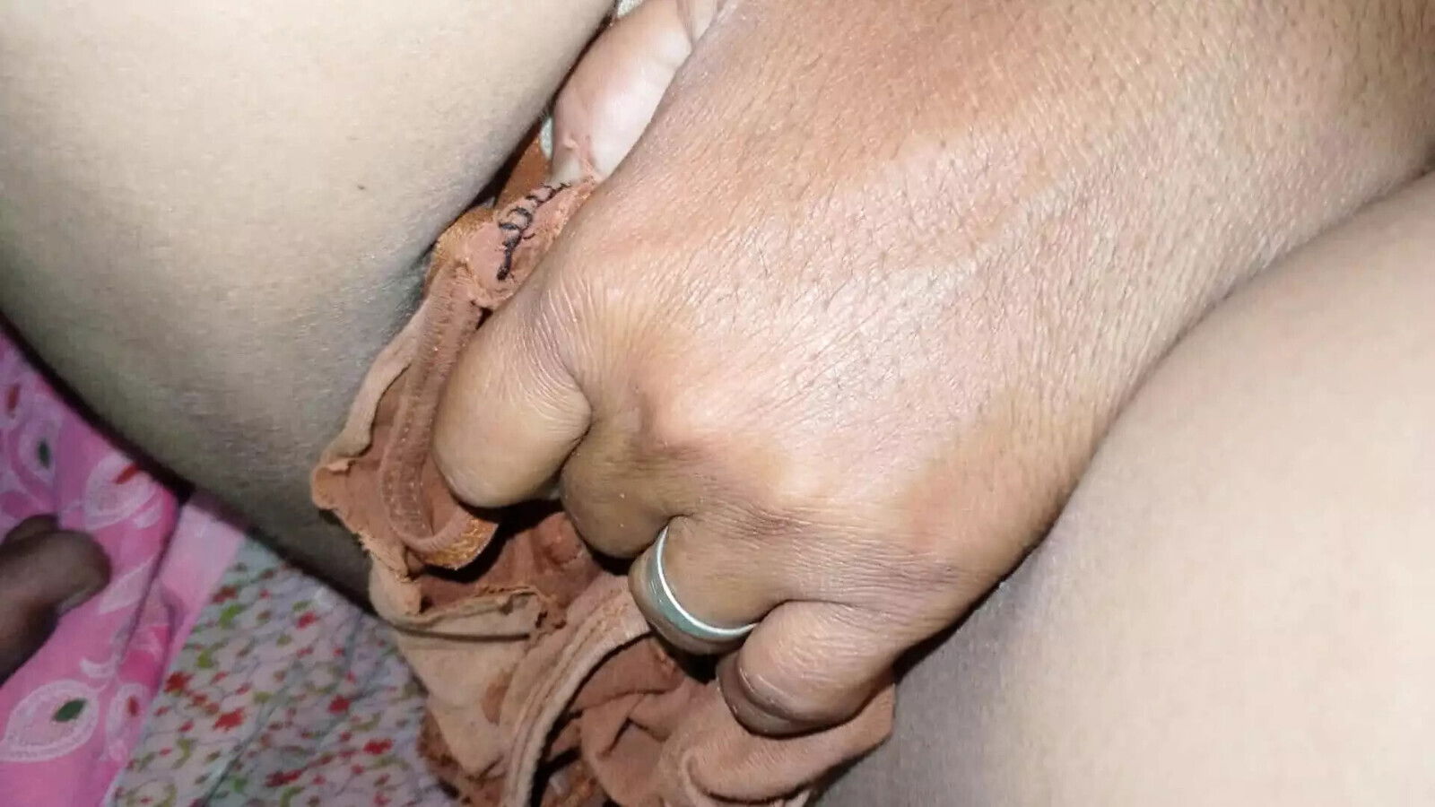 Dhire daliye, virgin Desi school girl talking dirty hindi losing virginity