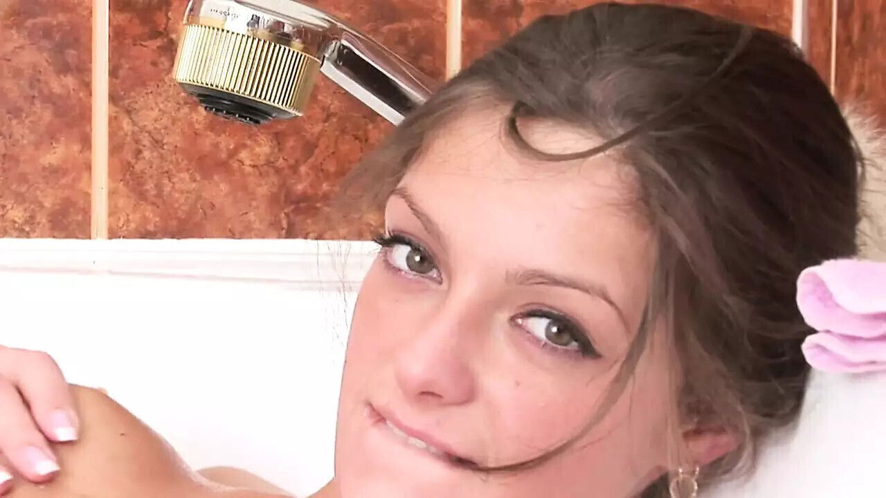 Incredible Julia Masturbates Bath