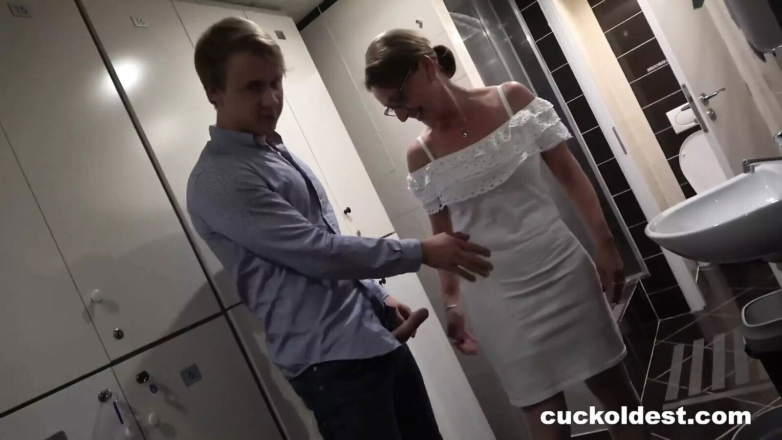 Licking Young While Sucking Hard Cuckoldest