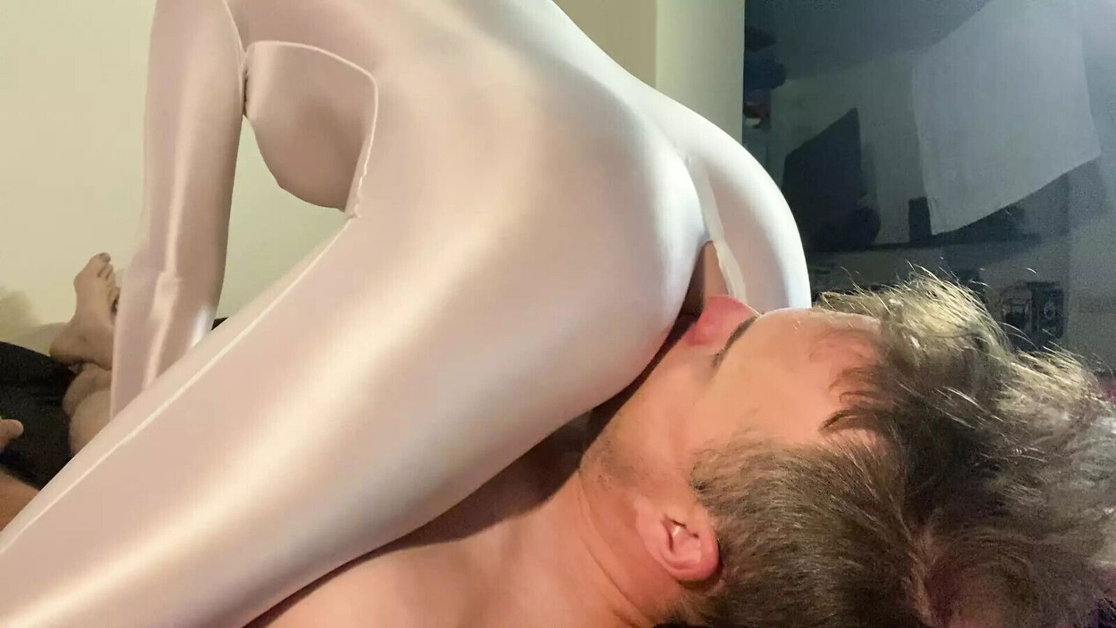 Facesitting, Can't Stop Pissing Squirting Face