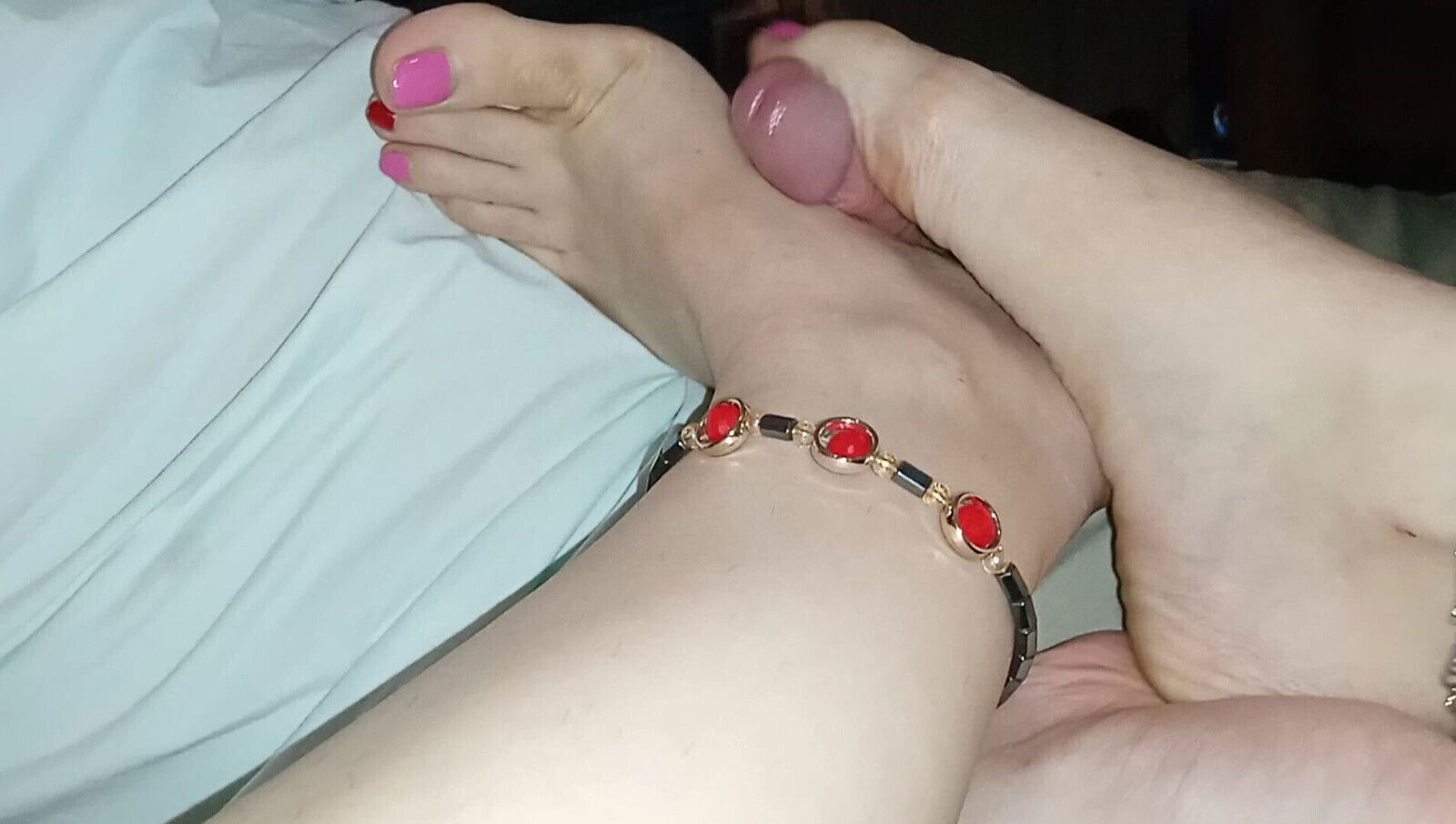 Wonderful foot massage with fantastic final cumshot
