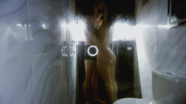 Rose Daaay folla duro con su compañero de cuarto en la ducha