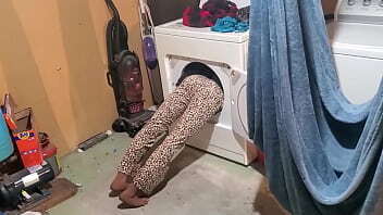 Step Sister Doll Stuck In Laundry Machine!