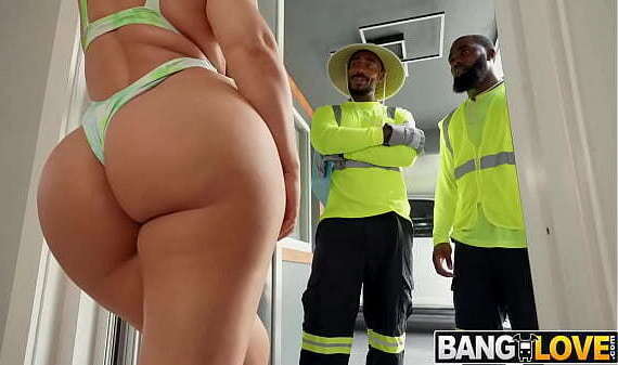 Sunbathing Seduction: Andie Anderson'_s Gardeners Turn Quote into Facial Cumshot Threesome