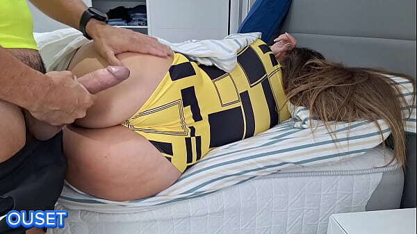 &iexcl_No grites! Madrastra culona follada hijastro mientras ella toma siesta