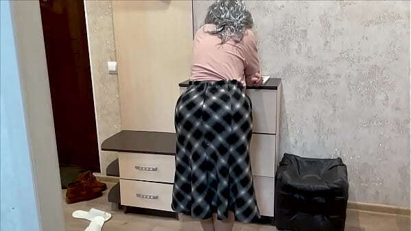 lady with elastic gets bored gets dick